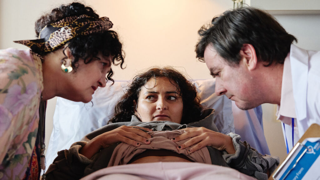 Yvette Parsons, Hannah Lynch and Jonny Brugh appear in Mum, I'm Alien Pregnant by THUNDERLIPS